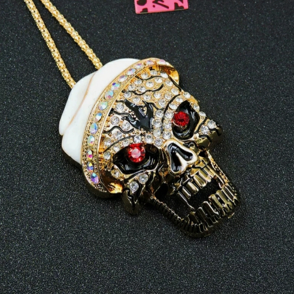 π Skull Rhinestone Necklace π - Picture 2 of 4